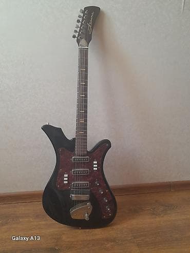 Musiqi alətləri: Elektrik gitara – Tonika (Sovet istehsalı) - Korpus: retro dizaynlı — 1