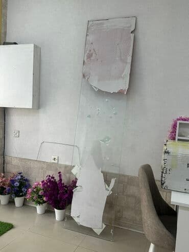 şüşe qapı: Ünvandan götürmə — 4