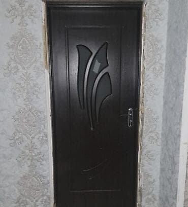 Qapı satılır. Eni: 90sm. Hündürlük: 2.05. Qiymət: 60 AZN 
Ünvan: Qala