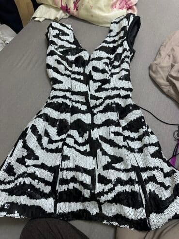 şifon fasonlar instagram: Qara-ağ payetli gecə/libas - Model: A-kəsimli, beldən açılan ətək - — 3