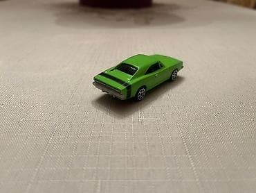 dəmir pullar: Metal gövdəli mini model avtomobil – parlaq açıq-yaşıl rəngdə klassik — 3