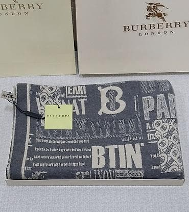 ponço nədir: Burberry şərf/ponço, qadınlar üçün - Material: 65% kaşmir, 35% ipək — 9