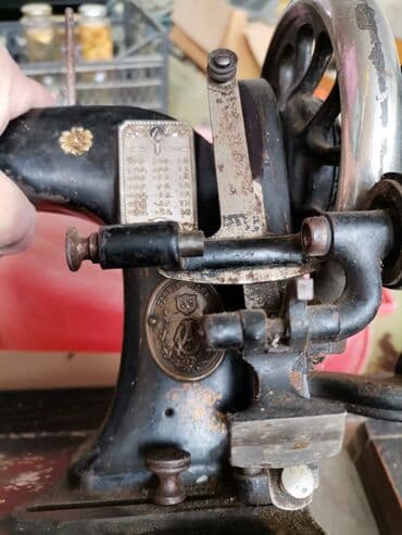 Kolleksiya qaşıqları: "Zinger" Almaniya istehsalı olan qədim tikiş maşını. Yaşı 100 ildən — 6