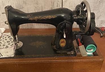 antik pullar: İşlənmiş mexanik tikiş maşını – klassik model - Gövdə: qara rəngli — 1