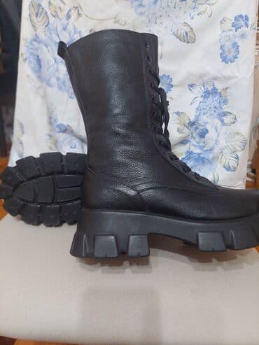 Ölçü: 39, rəng - Qara, Yeni