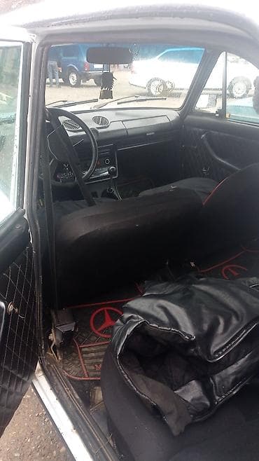 продается авто: VAZ 2106, ağ sedan Xüsusiyyətlər: mator 03 07 karopka 5 - Kuzov: 4 — 3