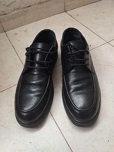 Ayaqqabı satılır.Razmer 44. Baha alınıb