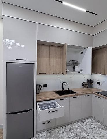 taxt matraslari: Mətbəx mebeli – U formalı, müasir dizayn - Üst dolablar: ağ parlaq — 3