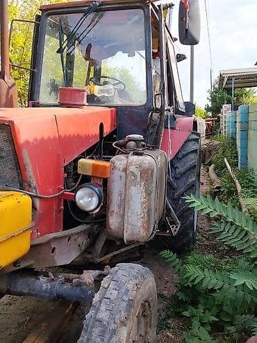 Kənd təsərrüfatı üçün universal təkərli traktor. - Güclü dizel