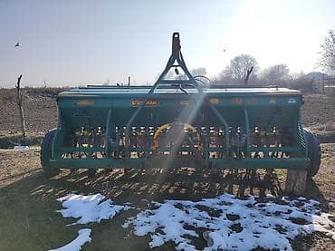 универсал 445 в: UMTMAK markalı taxıl səpən (dane səpən) aqreqat Xüsusiyyətlər: - — 3