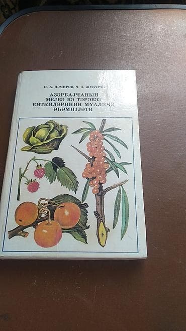 Məhsul: Sovet dövrünə aid 4 ədəd kitab toplusu (azərbaycan və rus — 7