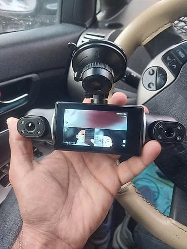 ekran karti: Avtomobil DVR-i (3 kamerali) 4k wayfayli 128gb yadas karti ustunde ve — 2