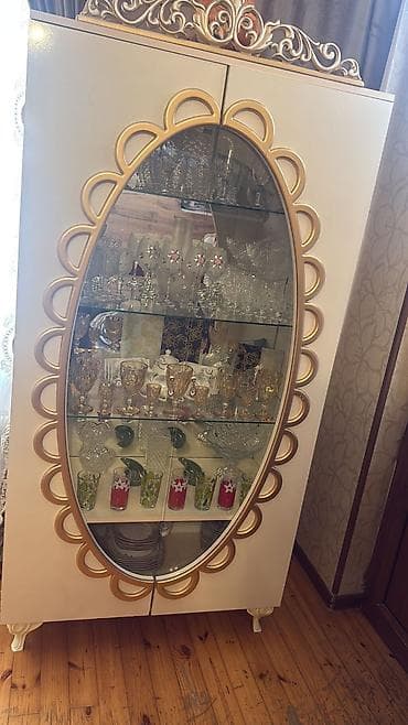 itmiş eşyalar: Şüşəli dolab vitrini, İşlənmiş — 2