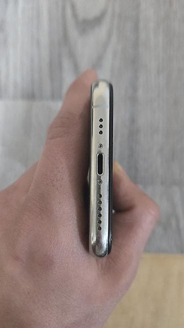 telefon a11: IPhone 11 pro 256 yaddaş 79 pil . Problemlər : -Ekran dəyişib -Zəng — 5
