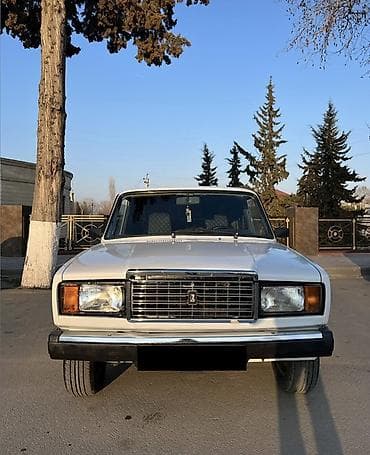 disklər təkərlər: VAZ 2107 sedan – klassik dizaynlı, ağ rəngdə. Texniki və dizayn — 10