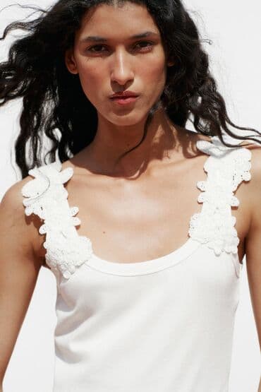 Bentley: Zara krujeva toxunma detallı atlet 
Bir iki defe geyilib 
S razmer — 1