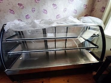 Şirniyyat vitrin soyuducusu - Üçsəviyyəli şüşə vitrin: ön və yanları