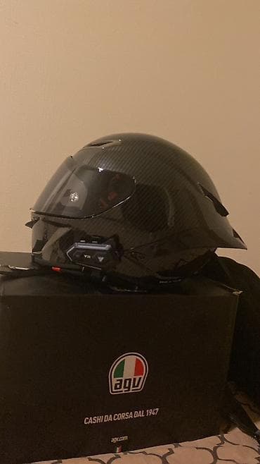 motolar: AGV tam üzlü motosiklet kaskı – karbon lif örtüklü, qara rəng — 2