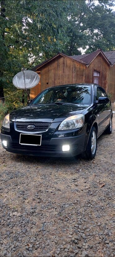 lada kalina 2011: Kia Rio: 1.5 l | 2008 il Hetçbek — 2