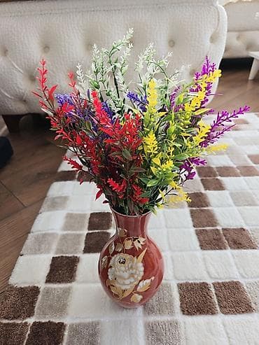 Tebii güllerden ferqlenmeyen çox gözel,rəngarəng dekorativ güllər.5