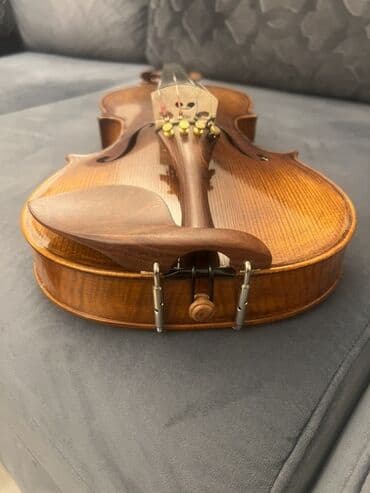 skripka 4 4: Skripka dəsti - 4/4 ölçülü skripka (tam ölçü). Qızılı-qəhvəyi lütye — 4