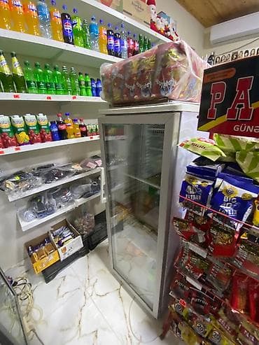 Vitrinli ticarət soyuducusu Tam ela vezıyyetde ışlek buz kımı soyudur — 1