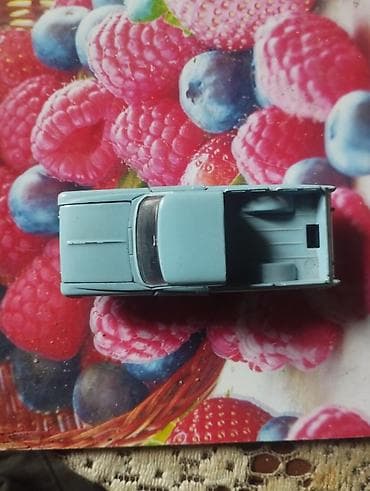 задний фонарь спринтер: Kolleksiya üçün metall oyuncaq pikap modeli - Material: əsasən — 2