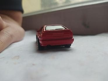 mini disk: Qırmızı rəngli miniatura avtomobil modeli – Audi Quattro - Miqyas — 2