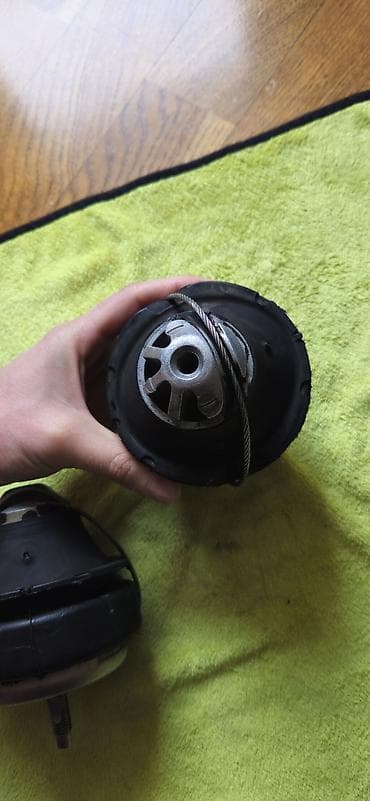 Məhsul: Volvo orijinal mühərrik yastığı Cütü 400 manat(ENGINE PAD /