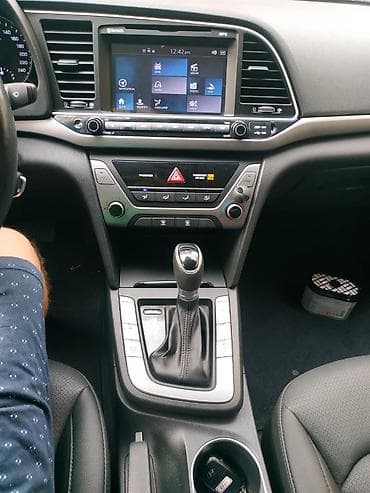 koreyadan masin: Hyundai Avante: 1.6 l | 2017 il Sedan — 6