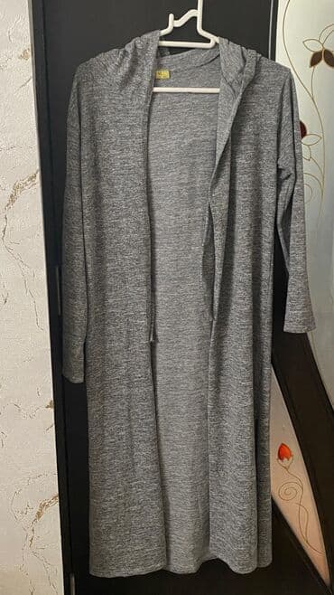 Çəhrayi ve mavi don 5azn Bənövşəyi don 15azn Mavi sviter və bənövşəyi