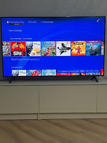 Salam.Playstation 4 yaınız ev şəraitində işləyib.Daxilində Ps Plus