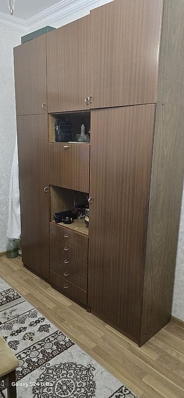 islenmis sifoner: Şkaf- vitrin kombinasiyası (LDSP ağac teksturası, qəhvəyi rəng) - — 2