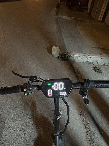 Elektrik nəqliyyatı: Elektrik skuter – oturacaqlı, bord kompüterli Xüsusiyyətlər: - — 3