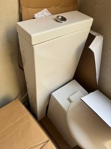 duyu: Bu tualet dəsti ağ rəngdə olub, müasir hamam otaqları üçün uyğundur — 1