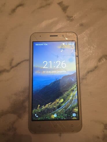 Tecno: Vsun markalı smartfon Texniki və vizual təsvir: - Ekran: təxminən 5 — 5