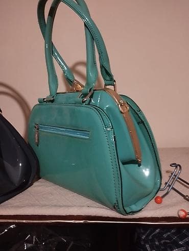 Foto və videokameralar: Qadın əl çantaları – parlaq laklı material, metal aksentlər - Dizayn — 1