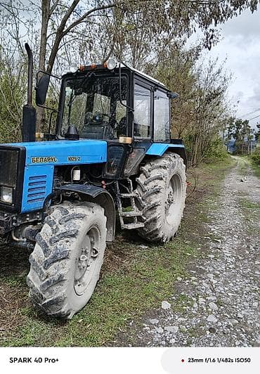 disko işıq: Belarus 1025.2 traktor - Model: BELARUS 1025.2 - Tip: 4x4 təkərli — 1