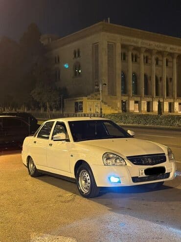 ваза напольная стеклянная высокая без узора: LADA Priora sedan – ağ rəng, 4 qapılı, arxa ötürücülü. Salam maşın — 1