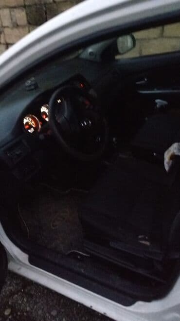 chevrolet malibu qiymeti: Ağ rəngli sedan avtomobil - Kuzov: 4 qapılı sedan, ağ rəng, tam — 1