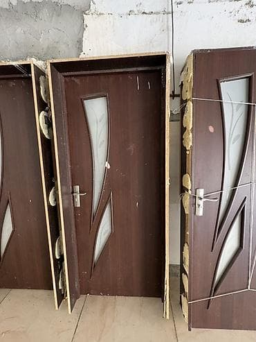 divar paneli: Daxili qapılar – şüşəli dekorlu, tünd qoz rəngində - Material — 5