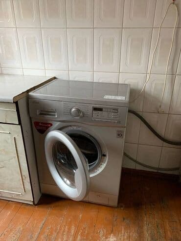 mingecevirde ucuz kiraye evler: Nərimanov metrosunnan əyaq ilə 7 dəqiqə Köhnə Məhkəməynən üzbəüz 5 — 8