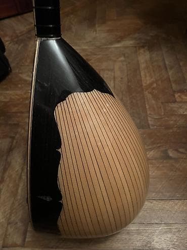 Elektrik saz (elektro bağlama) – xüsusi bəzəkli modellərdən. -