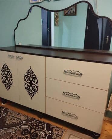 dekor guzguler: İşlənmiş, Güzgülü, Azərbaycan — 1