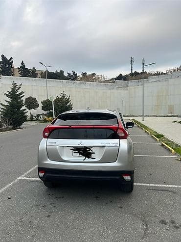 mitsubişi: Mitsubishi Eclipse Cross – gümüş rəngli kompakt krossover. Texniki və — 2