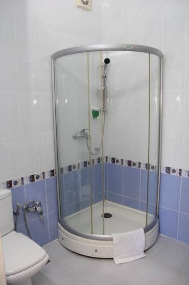 Həyət evləri və villalar: Obyekt satılır. Obyektin ümumi ərazisi 1.5 hektardi. 3 mərtəbəli — 14