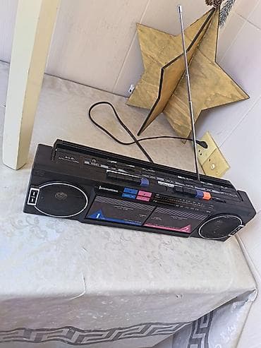 Maqnitofonlar: International markalı portativ boomboks – iki kasetli radio-maqnitofon — 6