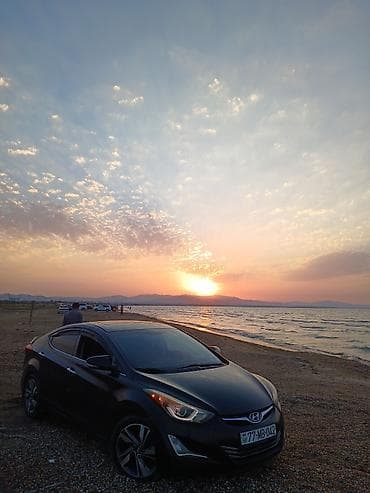 Hyundai Elantra: 1.8 l | 2015 il Sedan — 2