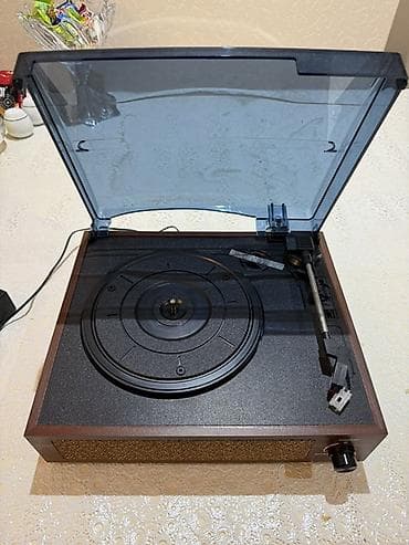 Vinil pleyer / qrammofon - Klassik taxta korpus və şəffaf tozqalxan — 1