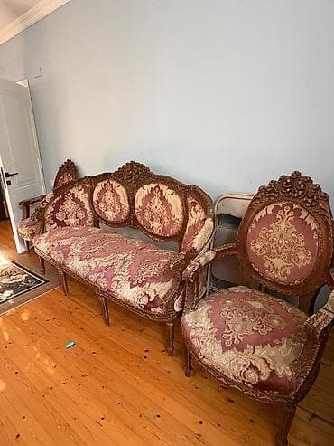islemis divanlar: Klassik üslubda 3 hissəli salon dəsti - Tərkib: 1 böyük üçlü divan və — 2